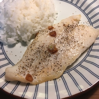にんにくが決めてのシンプルな白身魚ソテー